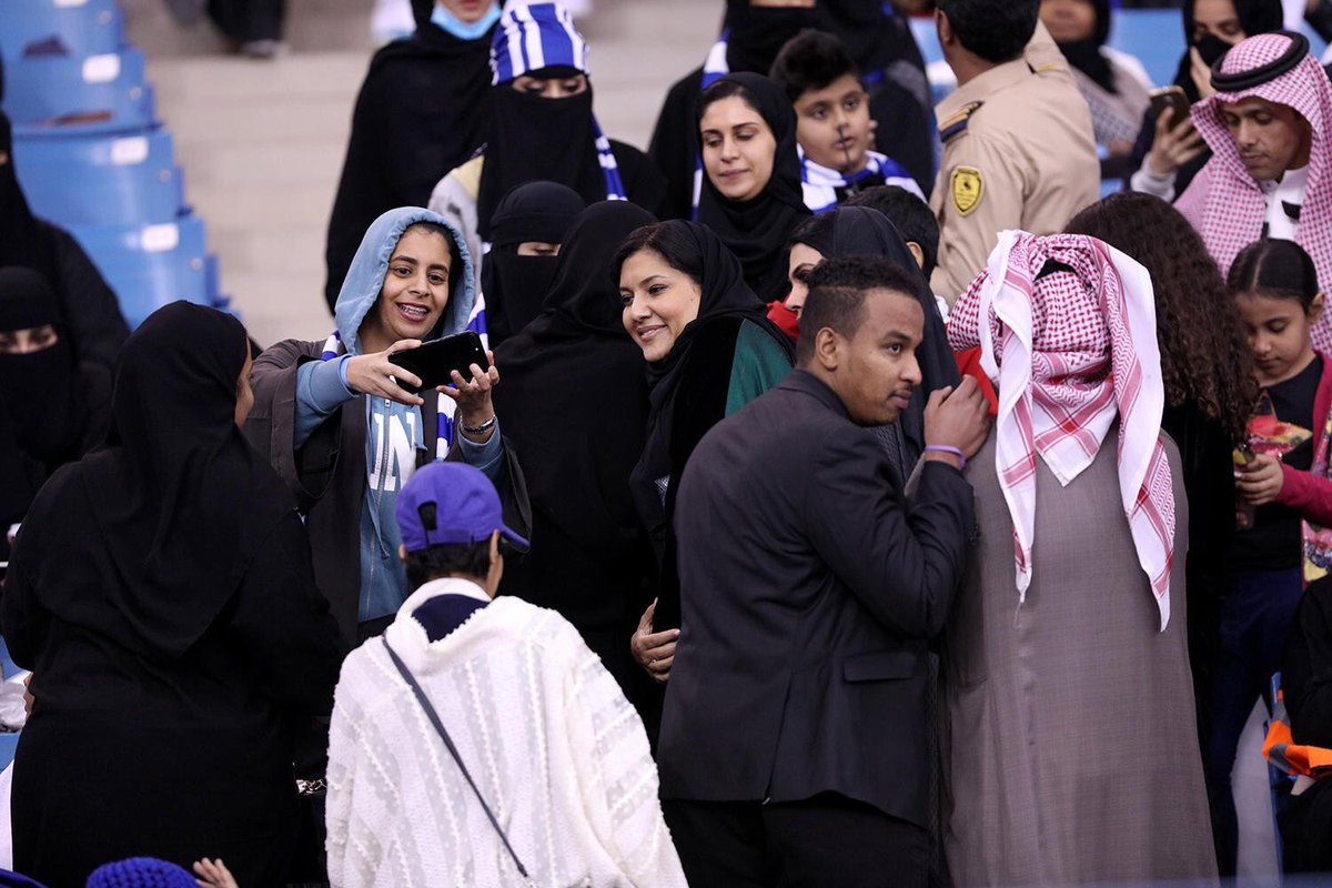 صور مشجعات الهلال - جمهور نادى الهلال من النساء بالصور 3800 4