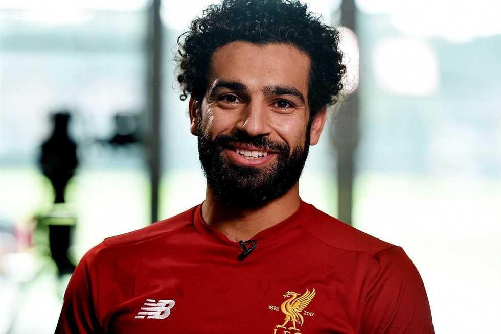 شركة ايفون مصر , شاهد لحظة اهداء الشركة هاتف ايفون للاعب محمد صلاح